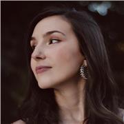 Graduada en Biomedicina que ofrece clases de Biología y Bioquímica a todos los niveles